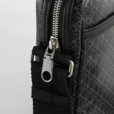 Calvin Klein - Bolsa Emblem AOP Coated Slim Reporter D3334G Negro