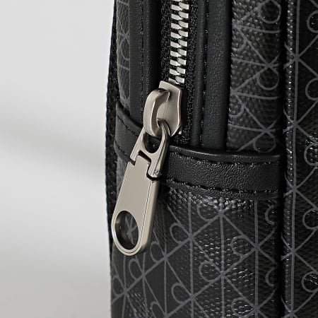 Calvin Klein - Bolso Pecho Emblem Aop Coated Square Sling D3335G Negro
