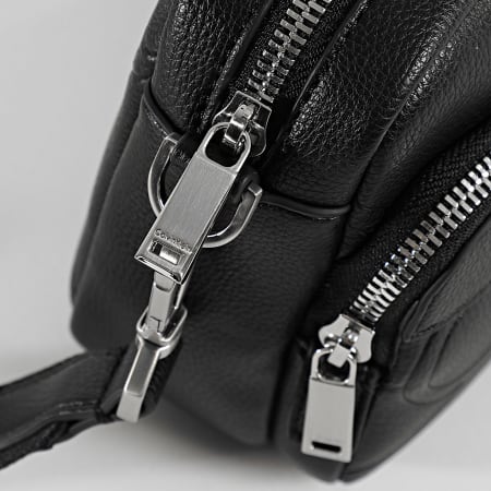 Calvin Klein - Sac A Main Femme Emblem Aop Emboss Camera Bag D3330G Noir