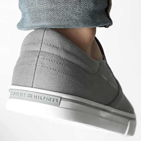 Tommy Hilfiger - Chaussures Vulc Core Slip On 5689 Universal Grey