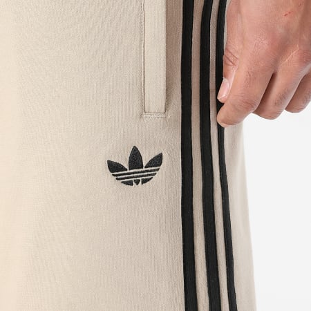 Adidas Originals - Short Jogging A Bandes 3 Stripes KE6681 Beige Noir