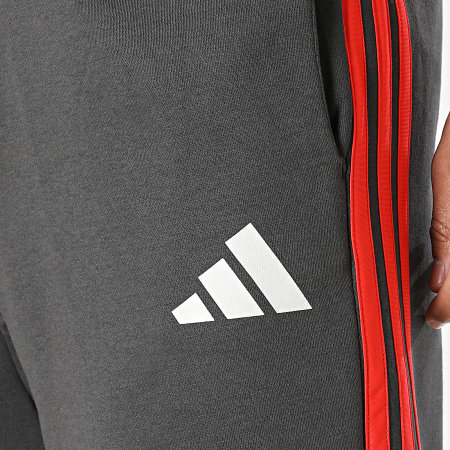 Adidas Sportswear - Short Jogging A Bandes Audi KE6786 Gris Anthracite Rouge
