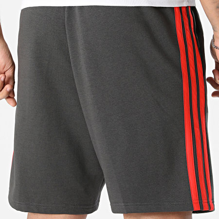 Adidas Sportswear - Short Jogging A Bandes Audi KE6786 Gris Anthracite Rouge