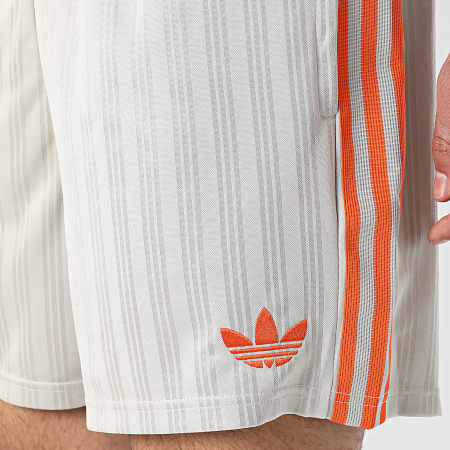 Adidas Originals - Short Jogging A Bandes FC Bayern Munich JZ2734 Beige Orange