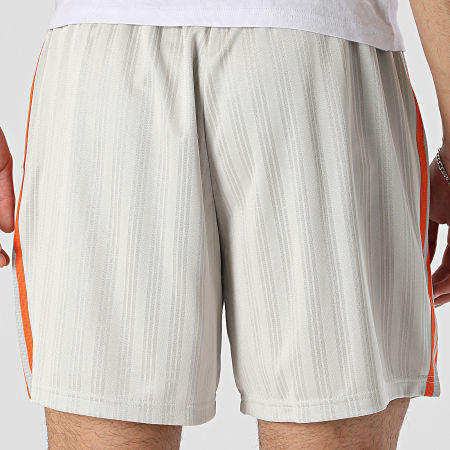 Adidas Originals - Short Jogging A Bandes FC Bayern Munich JZ2734 Beige Orange