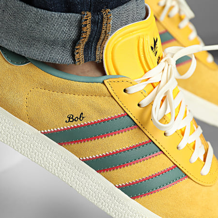 Adidas Originals - Baskets Gazelle KJ3532 Bold Gold None Pure Ruby x Bob Marley