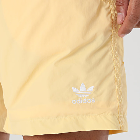 Adidas Originals - Short De Bain Essential Woven KE1164 Jaune