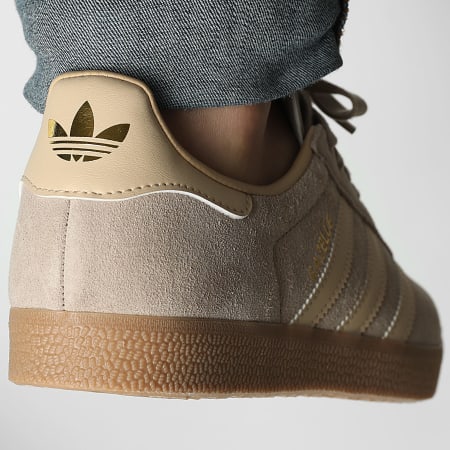 Adidas Originals - Zapatillas Gazelle KK2638 Chalky Brown Magic Beige Gum 4