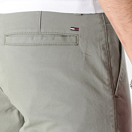 Tommy Jeans - Short Chino Slim Scanton 2852 Vert Kaki