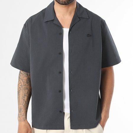 Lacoste - Chemise Manches Courtes A Rayures Logo Brodé Crocodile Ton Sur Ton Noir Gris Anthracite