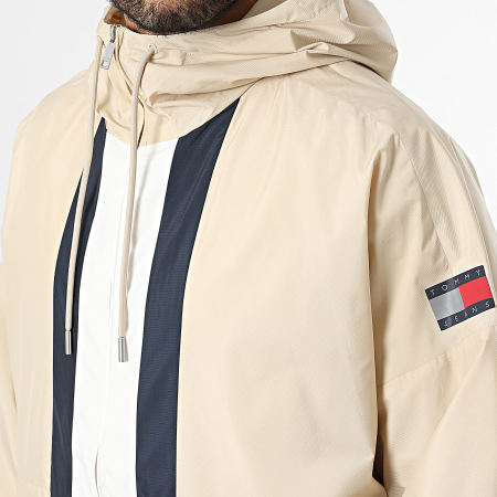 Tommy Jeans - Coupe-Vent Capuche Zippé Chicago Flag 2736 Beige