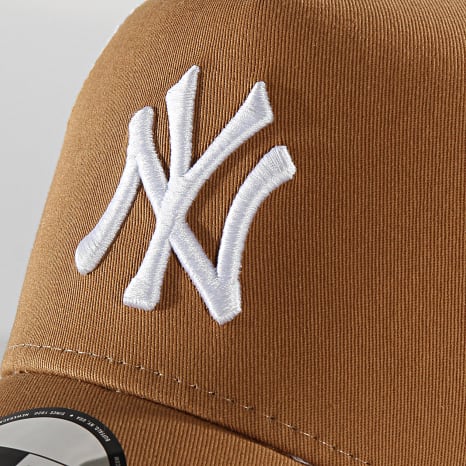New Era - Casquette Trucker Essential Embroidered 940 NY New York Yankees 12500201 Camel Blanc