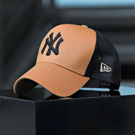 New Era - Casquette Trucker Essential AF NY New York Yankees 12589246 Camel Noir