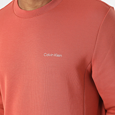 Calvin Klein - Sudadera Repreve Micro Logo Cuello Redondo 9926 Rojo Ladrillo