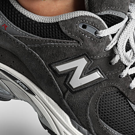 New Balance - Trainers 2002R U2002RA Zwart Cement