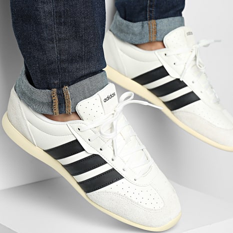 Adidas Sportswear - Baskets Barreda Lo JR4618 Core White Core Black Warm Vanilla