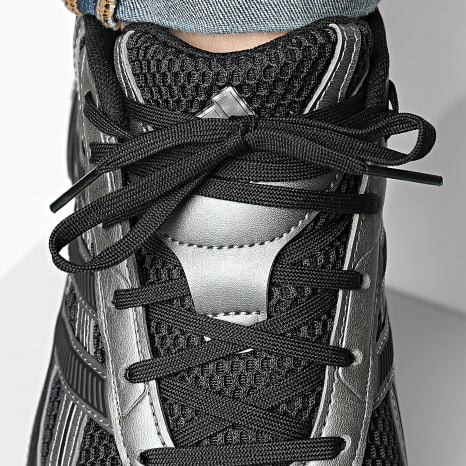 Adidas Sportswear - Baskets Technochaos 2000 JR7229 Core Black Iron Metallic