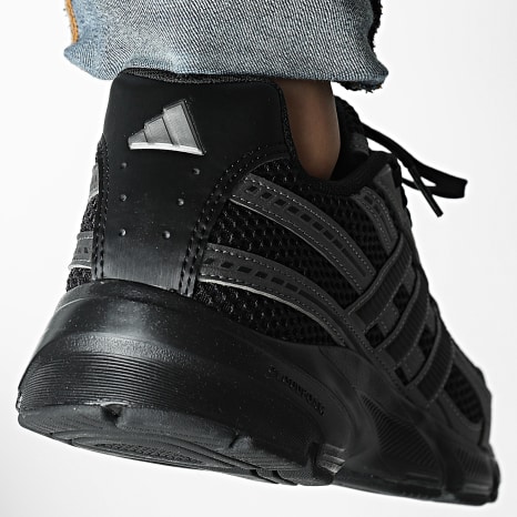 Adidas Sportswear - Baskets Technochaos 2000 JR7229 Core Black Iron Metallic