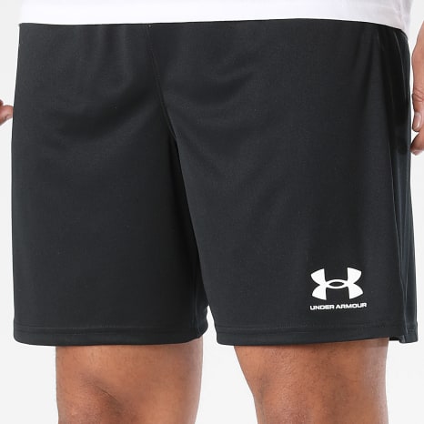 Under Armour - Pantalón corto de chándal Challenger 1372691 Negro