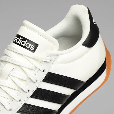 Adidas Sportswear - Baskets Runvista KJ7201 Core White Core Black Gum 10