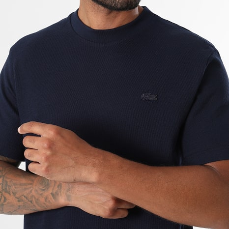 Lacoste - Tee Shirt Classic Fit Logo Brodé Crocodile Ton Sur Ton Bleu Marine