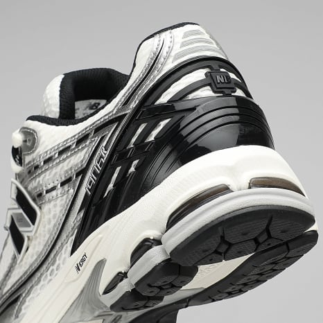 New Balance - Baskets 1906 Silver Metallic Black x SUPERLACED